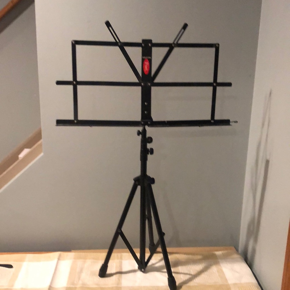 Brand new music extendable stand